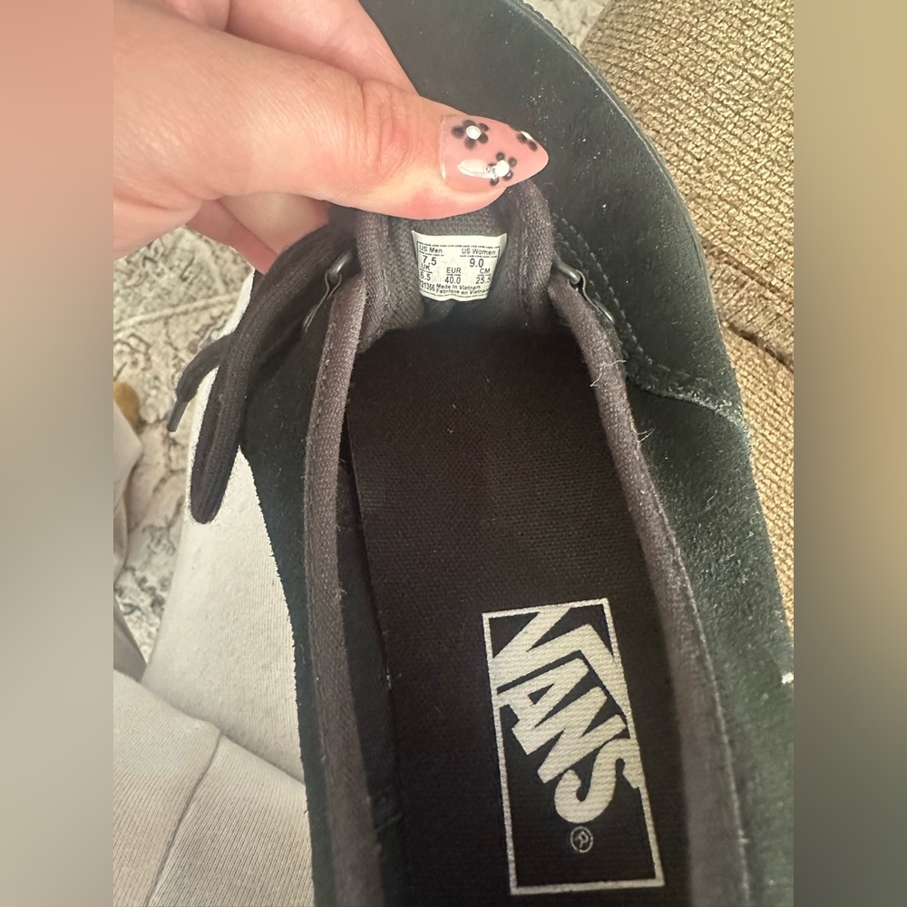 Vans - Picture 6 of 6